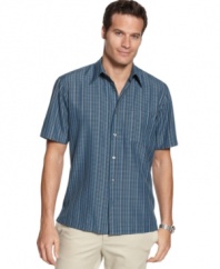 Your favorite style, revamped for warm-weather comfort. Go plaid all year in this Via Europa short-sleeved shirt.