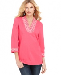 Go for a world-inspired look with this easy tunic from Jones New York Signature. The artisan-inspired embroidery and breezy tunic shape lend chic style to any day!