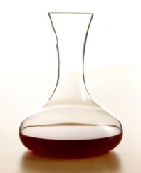 Beautifully rendered and carefully crafted, this decanter is sure become a staple in your bar collection. An elegant way to serve wine, the carafe is ideal to accompany a savory meal or  to share your favorite vintage.