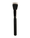 A large full circular brush used for lightweight application and blending of face powder or pigments. Use to create soft layers or add textures. Made from a soft blend of goat and synthetic fibres.