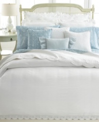 Spring has sprung! Lauren by Ralph Lauren's Spring Hill comforter boasts rich seersucker stripes and eyelet embroidery in a pristine white hue for a timeless look rooted in traditional elegance.