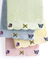 Capturing the the natural beauty of butterfly gardens and the elegance of Butterfly Meadow dinnerware, this Lenox towel decorates your bath with charm and whimsy. Featuring a scalloped hem embellished with beautifully embroidered butterflies.