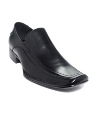 Complement your sleek work week rotation with these streamlined moc toe leather loafers for men from Steve Madden's always original collection of men's dress shoes.