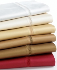 Smooth finish. Indulge in sumptuously soft, 600 thread count cotton sateen sheets designed by the leader in classic luxury, Ralph Lauren. Featuring stitch detailing and a rich palette to complement traditional decor and modern bedrooms alike.