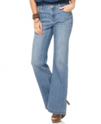 Lighten up in these DKNY Jeans, featuring an on-trend flared silhouette and a light blue wash made for warmer days!