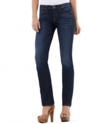 This chic Lucky Brand Jeans look is figure-flattering and the straight silhouette is always in style. Pair these jeans with anything from blouses to tees to cardigans!
