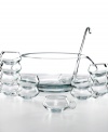 Ensure every party packs a punch! Libbey's Moderno punch bowl and cups serve up oodles of fruit flavors in clear glass. A handled design fits perfectly in-hand so guests feel free to simultaneously mingle and sip.