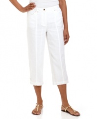 Start spring off right in these breezy linen pants from JM Collection. Comfortable and chic, they pair with anything from button-down blouses to scoopneck tees.