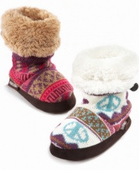 Move over Mom and Dad, MUK LUKS introduce a new line in the Kids Collection with the Plaid Fairisle Toggle Boot!