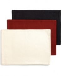 Timeless solids that never go out of style. Outfit your table for any meal with these Westbury placemats, featuring three versatile colors that you can mix and match to coordinate with any home decor.