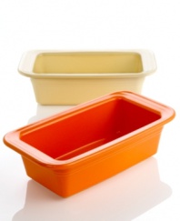 Bake in the fun with the Fiesta loaf pan. Durable, chip-resistant ceramic in bold solid hues offers endless opportunities to brighten up your kitchen.