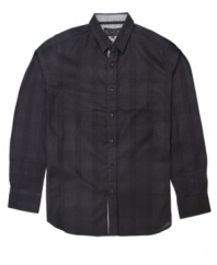 Go dark. The tonal plaid on this No Retreat shirt lets you dial it down with extra dimension.
