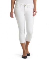 Jeggings get lifted in this cropped rendition of trend-right, super slim denim from Levi's!