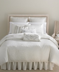 The Shimmer duvet cover from Martha Stewart Collection features an attractive blossom jacquard pattern over a silvery ombré ground. Soft piping completes this elegant and timeless design.