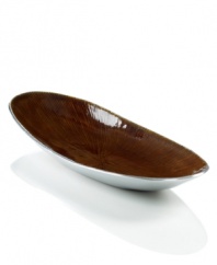 Full of surprises, this handcrafted tray from the Simply Designz collection of serveware and serving dishes features sleek, polished aluminum lined in an earthy amber hue. Use simply for show or make garlic bread and pork tenderloin pop.