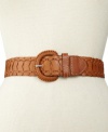 Natural with woven links, the subtle texture of this woven leather belt from Fossil is endlessly charming.