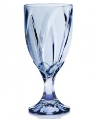 A breath of fresh air for casual tables, Noritake's Breeze goblet features sweeping faceted cuts in shades of earth, wind and water. Dishwasher-safe glass ensures easy refreshment.