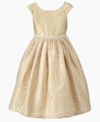 With regal flair and elegant design, Sweet Heart Rose raises this stunning flower girl dress to a gold standard.