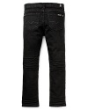 A skinny silhouette that's built to move. Slouchy fit at hip, skinny through the thigh, slightly tapered at leg opening.