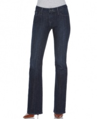 In a classic dark wash that's perfect for day-to-night dressing, these Levi's 545 bootcut jeans feature a comfy stretch denim!
