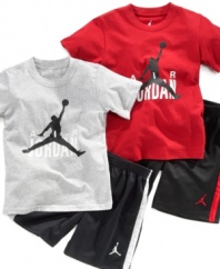 Watch him fly. He'll be at his peak in this comfortable Air Jordan shirt and short set from Nike.