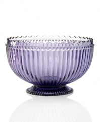 Past meets present. Feminine scalloped edges and fluted detail in amethyst-hued glass make this Modern Vintage serving bowl a standout at the table and on display. From the Godinger serveware collection.