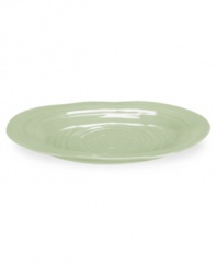 From celebrated chef and writer, Sophie Conran, comes incredibly durable dinnerware for every step of the meal, from oven to table. A ribbed texture gives this round platter the charming look of traditional hand thrown pottery.