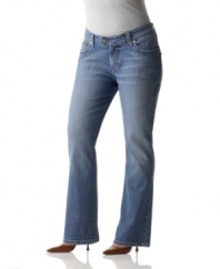 These flare plus size jeans from Levi's offer instant comfort and a tilted waistband for full back coverage.