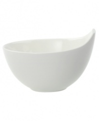 Great for soups, salads or pasta, this deep large bowl is a definite conversational piece. Customize your own table arrangement with other pieces from the sleek Urban Nature collection from Villeroy & Boch.