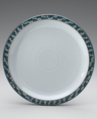 With an ocean-inspired pattern glazed in cool blues and fresh white, Denby's Azure Shell dinner plates bring seaside allure to the casual table. In incredibly durable stoneware for oven to table use.