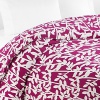 Bring vibrant style into your bedroom. A crisp pattern of white climbing vines adorns a juicy magenta field on this DIANE von FURSTENBERG king duvet cover.