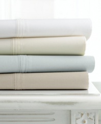 The essence of everyday luxury, from Martha Stewart Collection. Featuring a smooth 600 thread count and pure, single-ply cotton sateen, these pillowcases make bedtime an indulgent escape. Featuring a detailed, double-stitched band at the cuff.