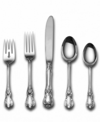 Early American motifs combine with skilled artistry for place settings that lend beauty and grace to any table. Set includes 1 dinner fork, 1 salad fork, 1 soup spoon, 1 teaspoon and 1 knife.