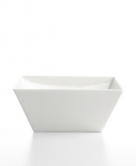 Martha Stewart Collection epitomizes casual elegance with the modern lines and versatile whites of Avenue Square dinnerware. A glossy finish blankets the smooth porcelain serving bowl from corner to corner for anytime, everyday enjoyment.