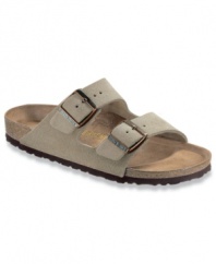 Don't mess with a tried and true classic. These comfortable slide men's sandals from Birkenstock effortlessly complement all the looks in your warm weather wardrobe.