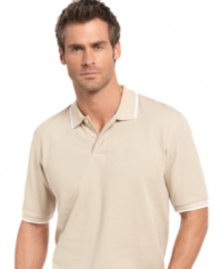 A classic polo shirt comes with tipping details to enhance your casual look.