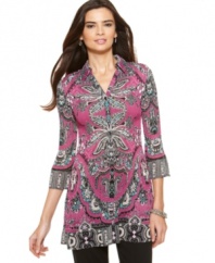 Painted floral paisley pops in the bright colors of the season from Alfani. An alternate print on its bell sleeves and fluttering hem add extra feminine allure.