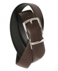 Crafted in smooth leather in a reversible design, this Lauren Ralph Lauren belt easily makes a good outfit great.