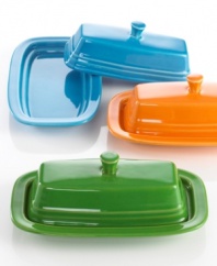 An American classic with definitive Deco flair. Originally released in 1936, reissued today in a range of bold colors. Lead-free china; easy to use, fun to mix, match and collect. Each piece is oven, microwave and dishwasher safe. Made in USA.