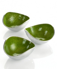 Full of surprises, these handcrafted nut bowls from the Simply Designz collection of serveware and serving dishes feature sleek, polished aluminum lined with a verdant lemongrass hue. A brilliant set for serving snacks or simply decorating the table.