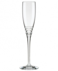 Three sharp lines juxtapose the fluid elegance of this flute from the Percival Place crystal stemware collection for a look of brilliant sophistication by kate spade new york.