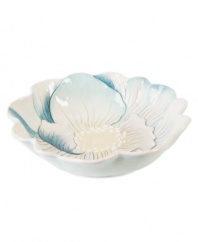 Let this hand-painted Rose serving bowl add to the romantic look of your dinner table. Whether for a fine or casual occasion, mix and match these Edie Rose by Rachel Bilson dinnerware pieces to create your own tabletop bouquet.
