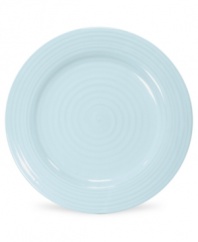 From celebrated chef and writer, Sophie Conran, comes incredibly durable dinnerware for every step of the meal, from oven to table. A ribbed texture gives this salad plate the charming look of traditional hand thrown pottery.