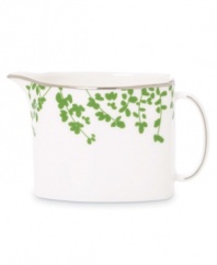 An instant classic from kate spade, this Gardner Street Green creamer exudes contemporary elegance. Green stems of foliage flourish on fine white bone china, creating a stylized two-tone floral motif to freshen up your table.