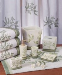 Leafy ferns in forest hues restore the natural order of peace and relaxation in your bath. With coordinating bands of green and a gently rippled rim, this tissue boutique has an organic style but contemporary edge.