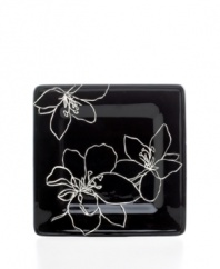 Mix and match! Sprawling black-and-white flowers lend Anna square plates a modern sensibility. A blend of classic florals and contemporary design, this salad plate from the Laurie Gates dinnerware and dishes collection is crafted to enhance your decor at special occasions or quiet nights at home.