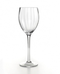 Simply beautiful, this set of hand-blown Optic wine glasses from Artland features clear stems and gently faceted bowls for a dreamy, twinkling effect. In dishwasher-safe glass for effortless elegance.