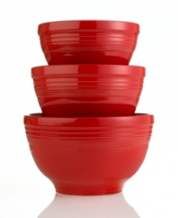 Bring the flavor straight from the oven to the table. This versatile set of three baking bowls features the vibrant solid colors and vintage styling that Fiesta is renowned for. The perfect way to serve a baked dip, au gratin or simply a pile of snacks.