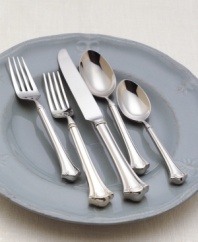 The Reed & Barton Manor House flatware collection offers a stately and graceful design suitable for quiet inn on the English countryside -- and your own dining room. Includes a cold meat fork, tablespoon and gravy ladle.