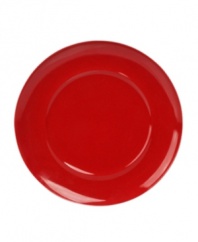 Enliven your table with a blast of cheery red color from Mikasa. A vibrant shade and a classic shape, this charger plate from the Pure Red dinnerware and dishes collection will complement your décor and brighten any occasion from boisterous dinner parties to Sunday brunch.
